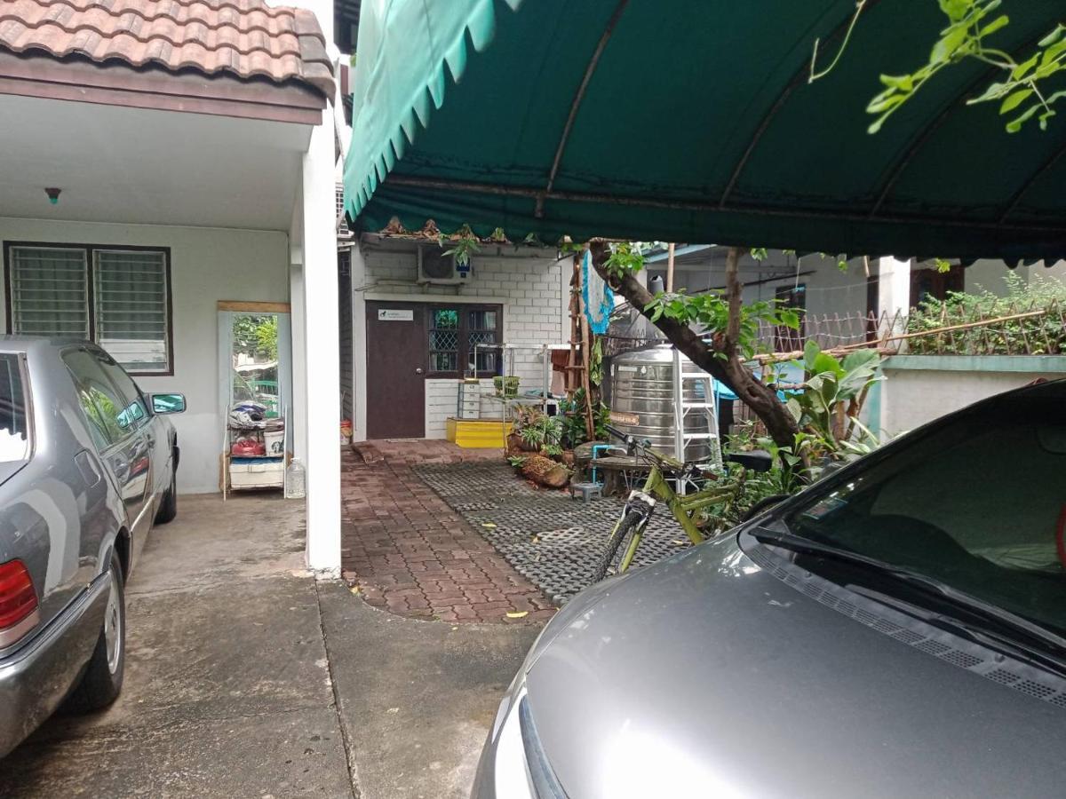 Young And Beautiful Bangkok Exterior photo